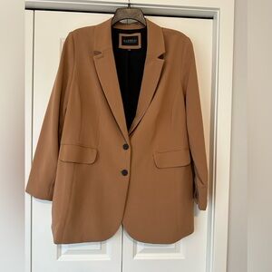 ELOQUII 375 Suit Long Tailored Blazer in Biscuit (Camel). Worn once, oversized.